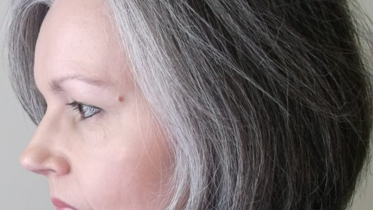 10-TIPS-TO-PREVENT-HAIR-FROM-GOING-GRAY