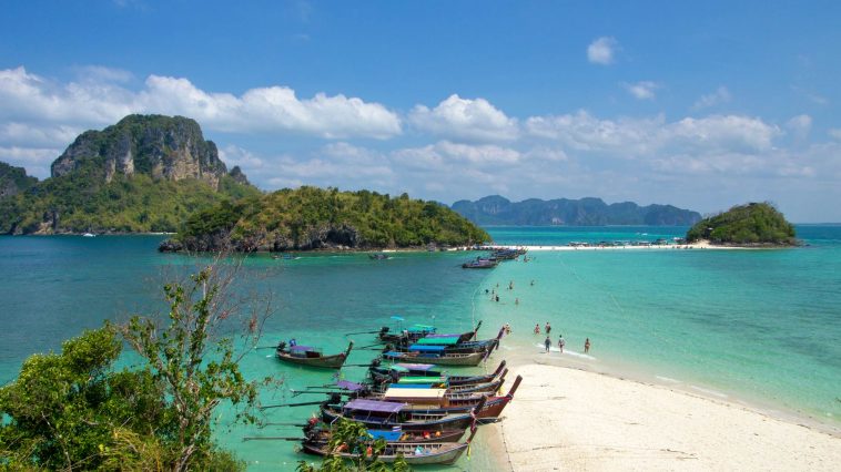 Chalong Muay Thai camp for your holiday